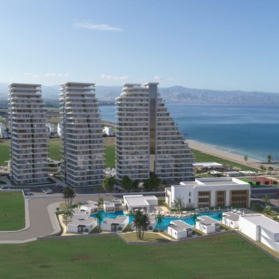 Denize yakın bir apartman kompleksinin havadan görünümü.