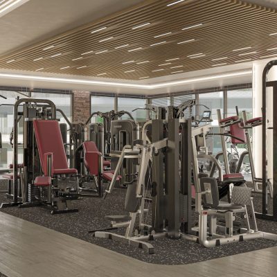 Birçok ekipmanın bulunduğu bir spor salonunun görüntüsü.